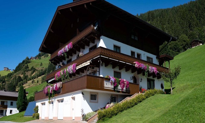 Schonbach Apartment | Apartment in Hollersbach near Ski Slopes