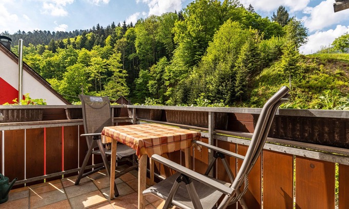 Bad Peterstal-Griesbach Apartment | Apartment 'Doppelzimmer 2' with Mountain View, private balcony and Wi-Fi