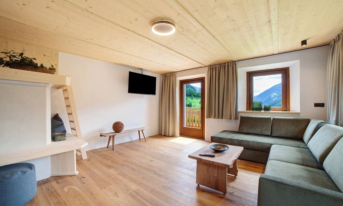 San Leonardo in Passiria Apartment | Apartment 'Schlossbauer Große' with Mountain View, Shared Terrace and Wi-Fi