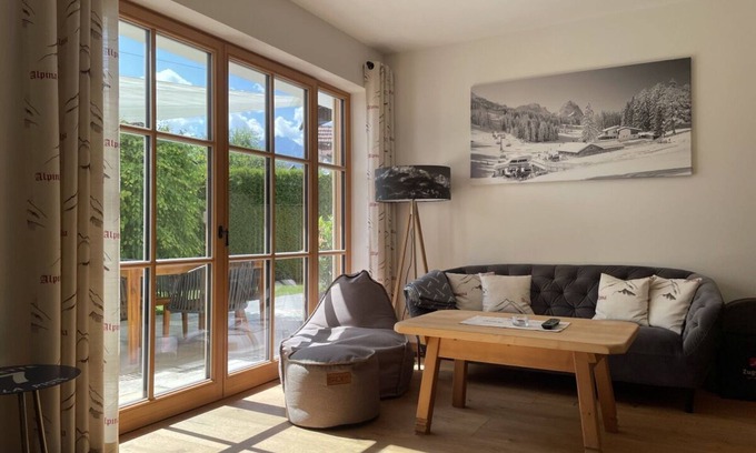 Sonnenbichl Apartment | Apartment 'Ferienwohnung Max 3' with Mountain View, Private Terrace and Wi-Fi