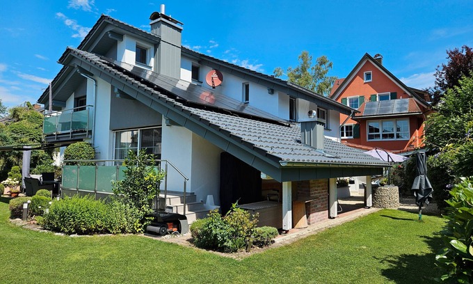 Kressbronn Apartment | Apartment 'Domizil Am Park' with Private Terrace, Shared Garden and Wi-Fi