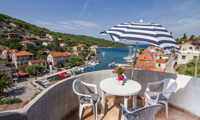 Stomorska Apartment | Apartment Marko (10178-A1) - Stomorska - island Solta