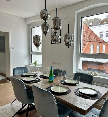 Neumuenster Apartment | Apartment über 3-Etagen genau im Zentrum!