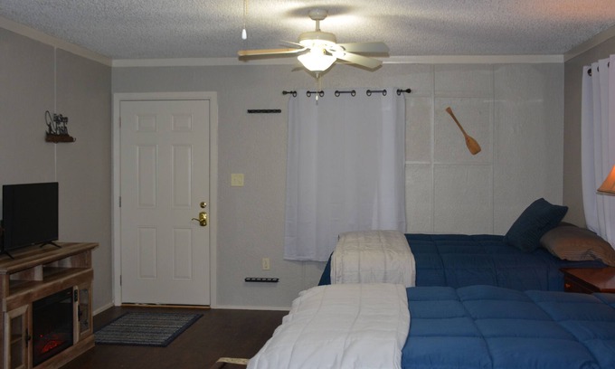 Milam Apartment | Apartment 1 - 2760 Carters Ferry Road Milam Texas. Free Ice !