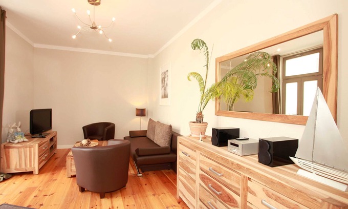 Warnemuende Apartment | Apartment 1 - Apartment in the city villa (TD)