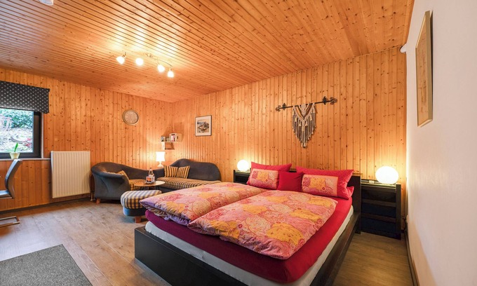 Morbach Apartment | Apartment '1 Zimmer Wohnung Lindenallee Hunolstein' with Garden and beautiful views