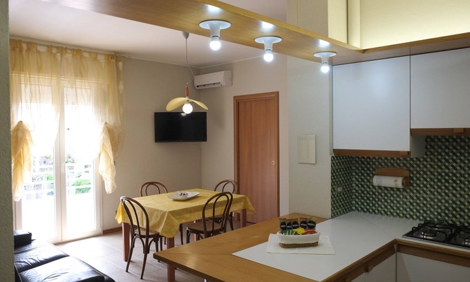 Torre Pedrera Apartment | Apartment 100 meters from the beach (air conditioning)