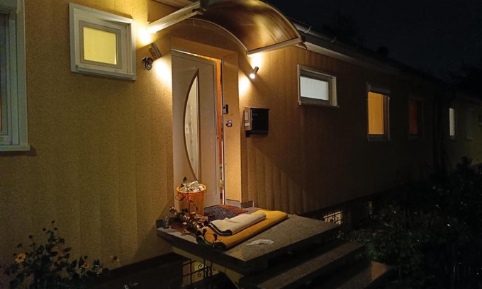 Buchholz-Kleefeld Apartment | Apartment 120 qm, max 9 person, 24 H Check-in,Tv,Internet,Küche, Bad, freeparking,im Keller, VIP Shuttle Service