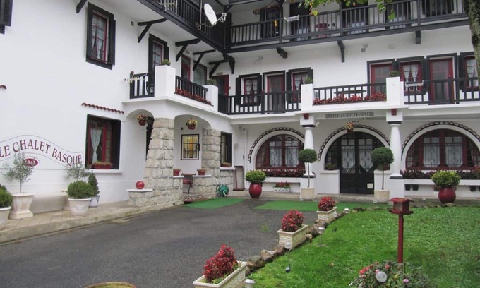 Capvern Apartment | Apartment 2/4 persons -chalet 3 * near Pic du Midi/Bagnères de Bigorre
