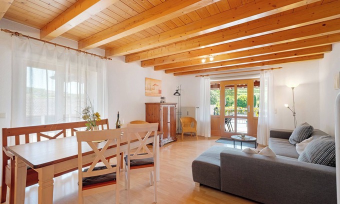 Oberrotweil Apartment | Apartment '2, 65 Qm, Balkon' with Shared Pool, Private Terrace and Wi-Fi