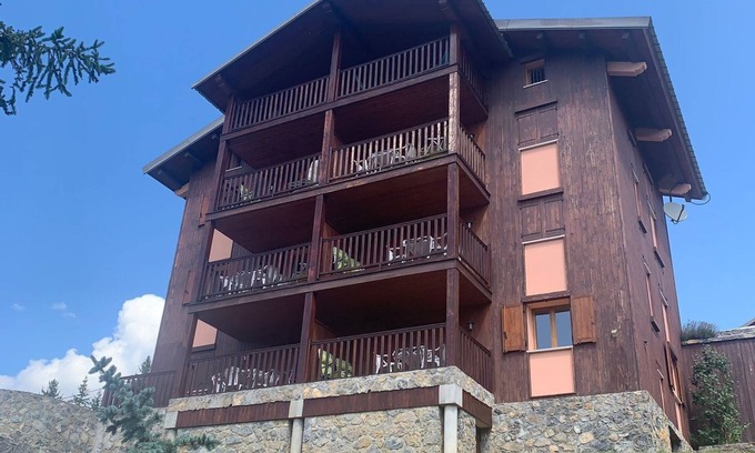 Peone Apartment | Apartment 2 p 6 sleeps comfort in chalet in Valberg. private parking