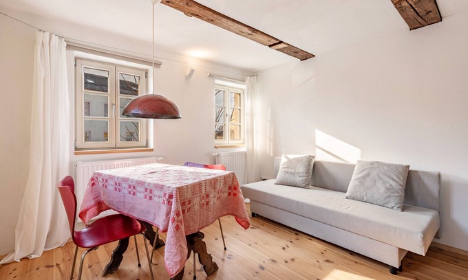 Wachwitz Apartment | Apartment '2 Zimmer Ferienwohnung Elbblick' with Shared Terrace, Shared Garden and Wi-Fi