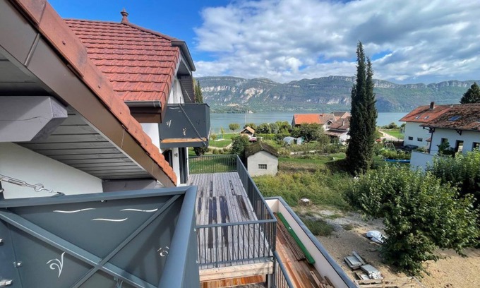 Conjux Apartment | Apartment 20 m from the beach, lake view, direct access