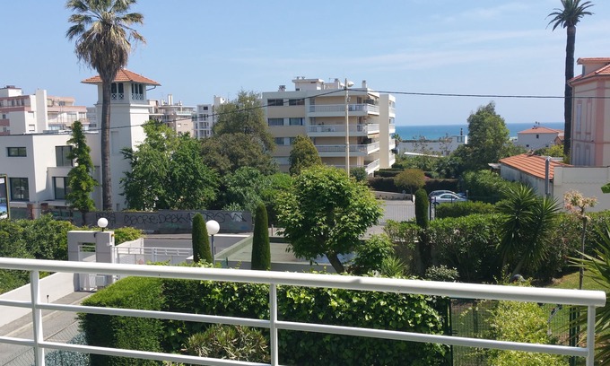 Golfe Juan Apartment | Apartment 3 rooms Modern Swimming pool Parking 300 m Beach Golfe Juan
