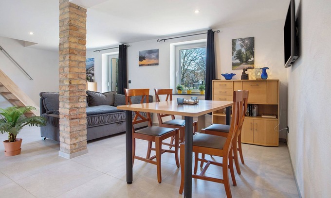 Schmatzin Apartment | Apartment '3' with Private Terrace, Private Garden and Wi-Fi