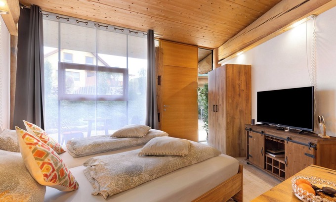 Rosenfeld Apartment | Apartment '-4-die Vier, Studio 25qm' with Private Terrace, Shared Garden and Wi-Fi