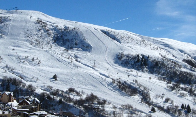Montgellafrey Apartment | APARTMENT 4 pers/300m OF BALNEOTHERAPY AND SHOPS