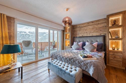 Lens Apartment | Apartment 42