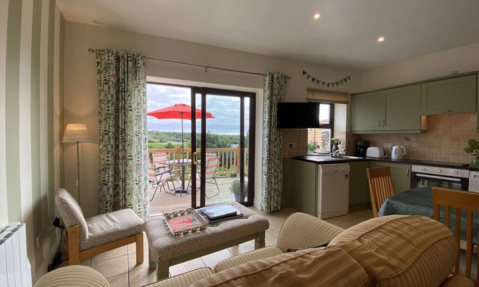 Clifden Cottage | Apartment 432 - Clifden - sleeps 2 guests in 1 bedroom