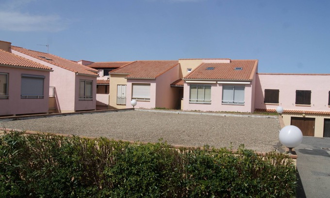 Port Leucate Apartment | Apartment 6 beds, 1 bedroom, mezzanine, pets allowed, quiet residence