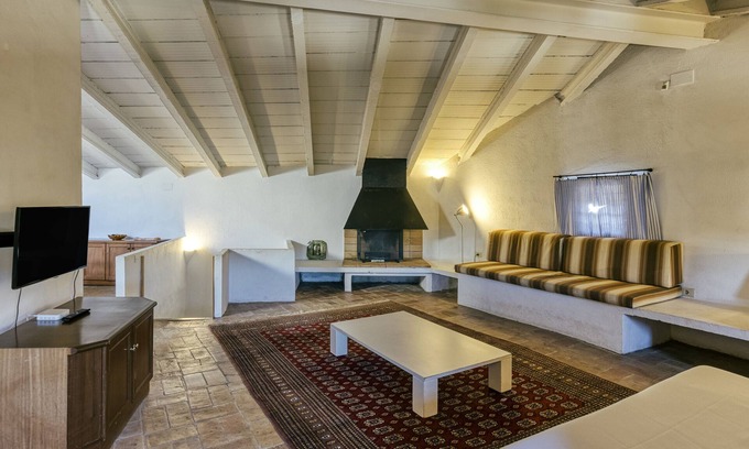 Castello d'Empuries Apartment | Apartment 'Apartaments Can Gibert-Cap De Creus' with Shared Garden, Wi-Fi and Air Conditioning