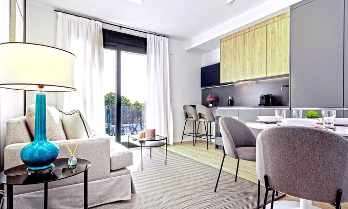 Distrito Norte Sierra Apartment | Apartment adapted for disabled with terrace and pool. Arruzafa IV