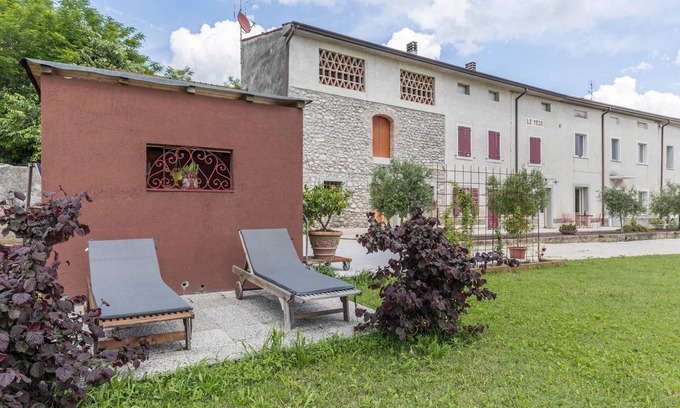 Sona Apartment | Apartment 'Agriturismo Tenuta Corte Tese' with Shared Garden and Air Conditioning