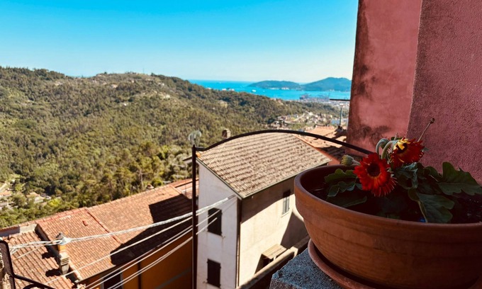 Valeriano Lunense Apartment | Apartment 'Al Castello - Appartamento 2'
