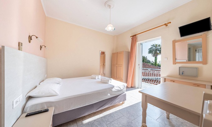 Parga Apartment | Apartment 'Alex Bar 1' with Sea View, Wi-Fi and Air Conditioning