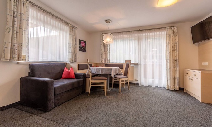 Prato alla Drava Apartment | Apartment 'Alpengruss Ignis' with Mountain View, Shared Garden and Wi-Fi