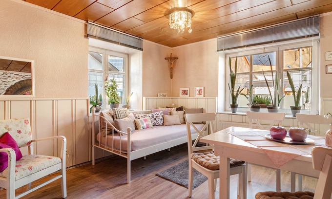 Gemarkung Oberdigisheim Apartment | Apartment 'Alte Post' with Shared Terrace, Shared Garden and Wi-Fi