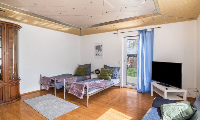 Sindelfingen Apartment | Apartment "Am Hirnach 2" with Shared Garden & Wi-Fi