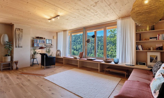 Triberg im Schwarzwald Apartment | Apartment 'Am Stadtwald' with Mountain View, Private Terrace and Wi-Fi