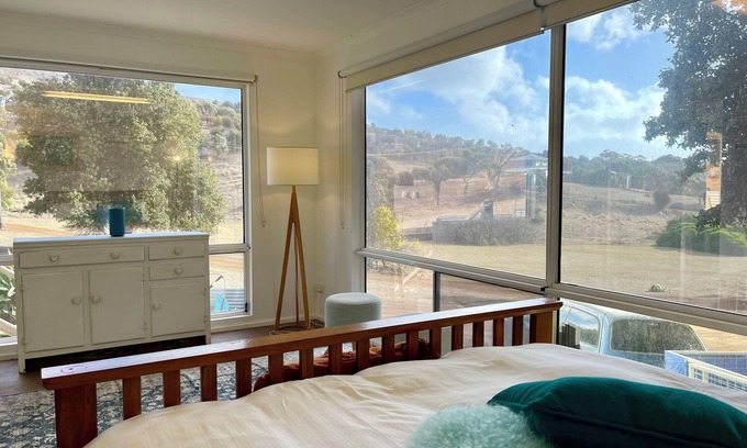 Kangaroo Island Apartment | Apartment amongst the Kangaroos and only a 3 minute walk to Snelling Beach