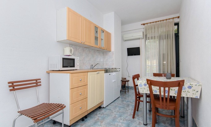 Bili brig Apartment | Apartment and Rooms Ivan (45191-A7) - Makarska