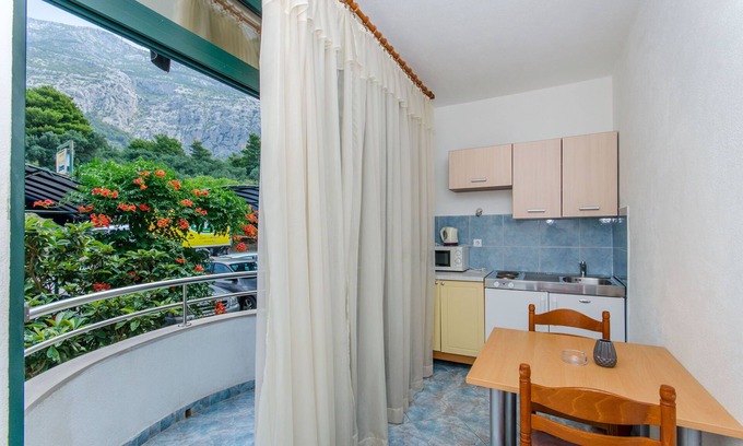 Bili brig Apartment | Apartment and Rooms Ivan (45191-A9) - Makarska