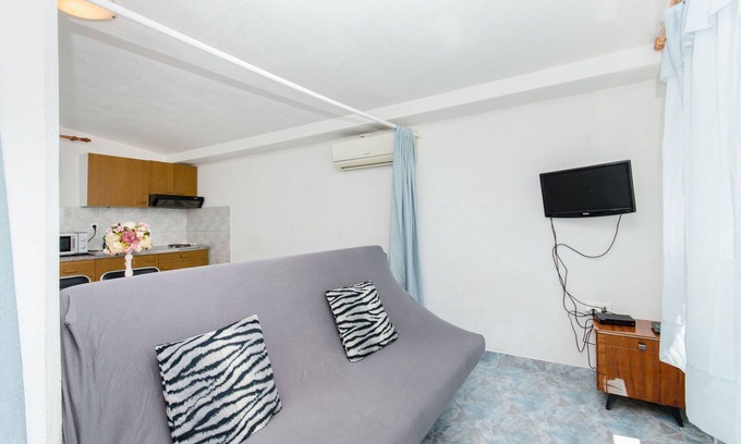 Bili brig Apartment | Apartment and Rooms Ivan (45191-A14) - Makarska