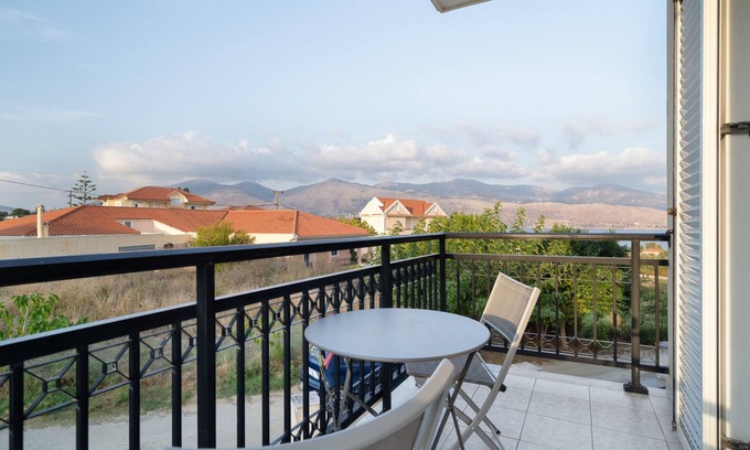 Lixouri Apartment | Apartment 'Anna's House 4 Lixouri Kefalonia' with Sea View and Air Conditioning