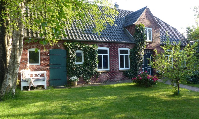 Lutjenholm Apartment | Apartment 'Antikhuus' with Private Terrace, Private Garden and Wi-Fi