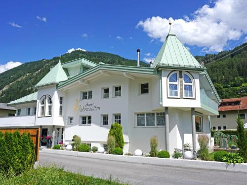 Ried im Oberinntal Apartment | Apartment Apart D by Interhome