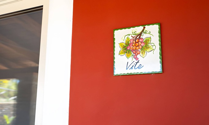 Montecorice Apartment | Apartment 'Appartamento Vite Vista Piscina' with Sea View, Wi-Fi and Air Conditioning