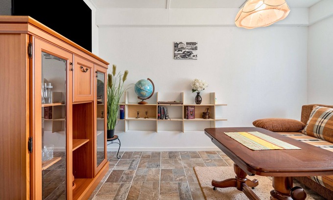 Mirow Apartment | Apartment 'Appartement Onkel Fritz' with Shared Garden