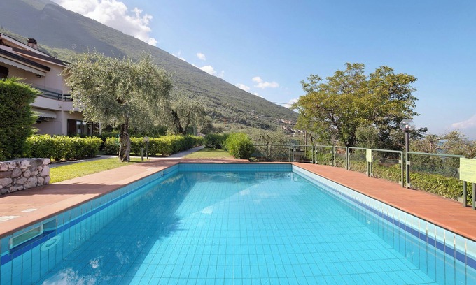 Assenza Apartment | Apartment 'Assenza 9' with Lake View, Wi-Fi and Air Conditioning