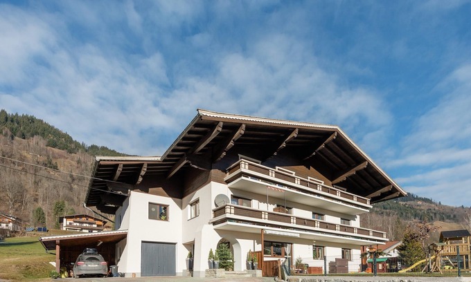 Bramberg am Wildkogel Apartment | Apartment in Bramberg near Ski Lift