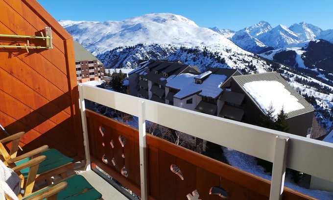 Eclose-Est Apartment | Apartment at the foot of the slopes with independent bedroom, mountain view