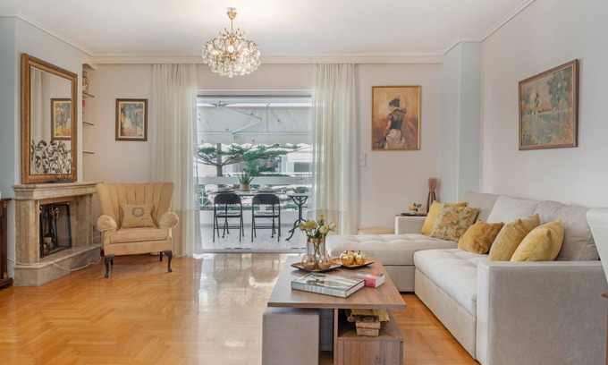 Palaio Faliro Apartment | Apartment 'Athens Seaside' with Balcony, Wi-Fi and Air Conditioning