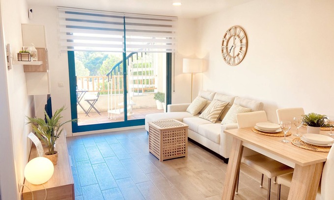 Miami Platja Apartment | Apartment 'Atico Solarium La Cala' with Sea View, Wi-Fi and Air Conditioning