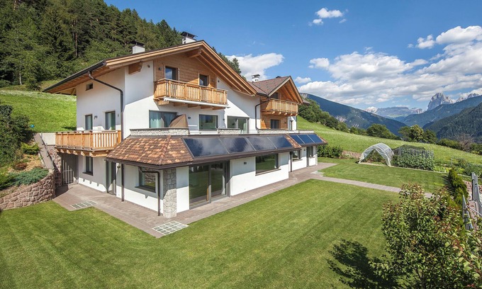 Laion Apartment | Apartment 'Avea App 2-2 Personen' with Mountain View & Garden