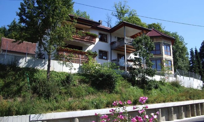 Owingen Apartment | Apartment 'Braun' with Balcony and Wi-Fi