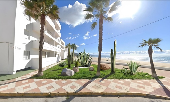 Barbate Apartment | Apartment 'Beach House' with Wi-Fi and Air Conditioning